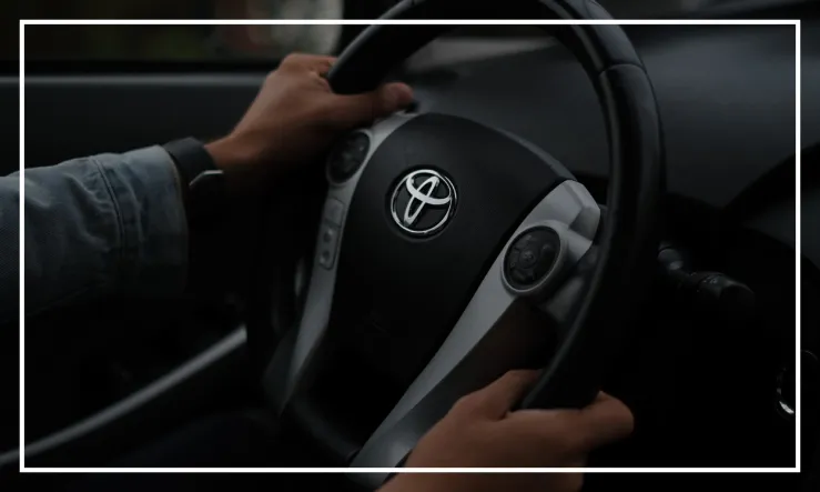 Trečiosios kartos „Toyota Prius“ stabdžių sistema Trečiosios kartos „Toyota Prius“ stabdžių sistema skiriasi nuo įprastų hidraulinių sistemų.