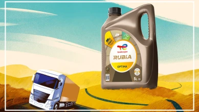 „TotalEnergies“ viena pirmųjų rinkoje pristatė visiškai naują, pažangiausią „Rubia Optima“ krovininių transporto priemonių varikliams skirtą alyvų asortimentą.