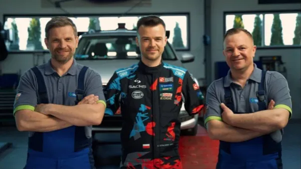 Bartosz Ostałowski twarzą kampanii Q Service Castrol