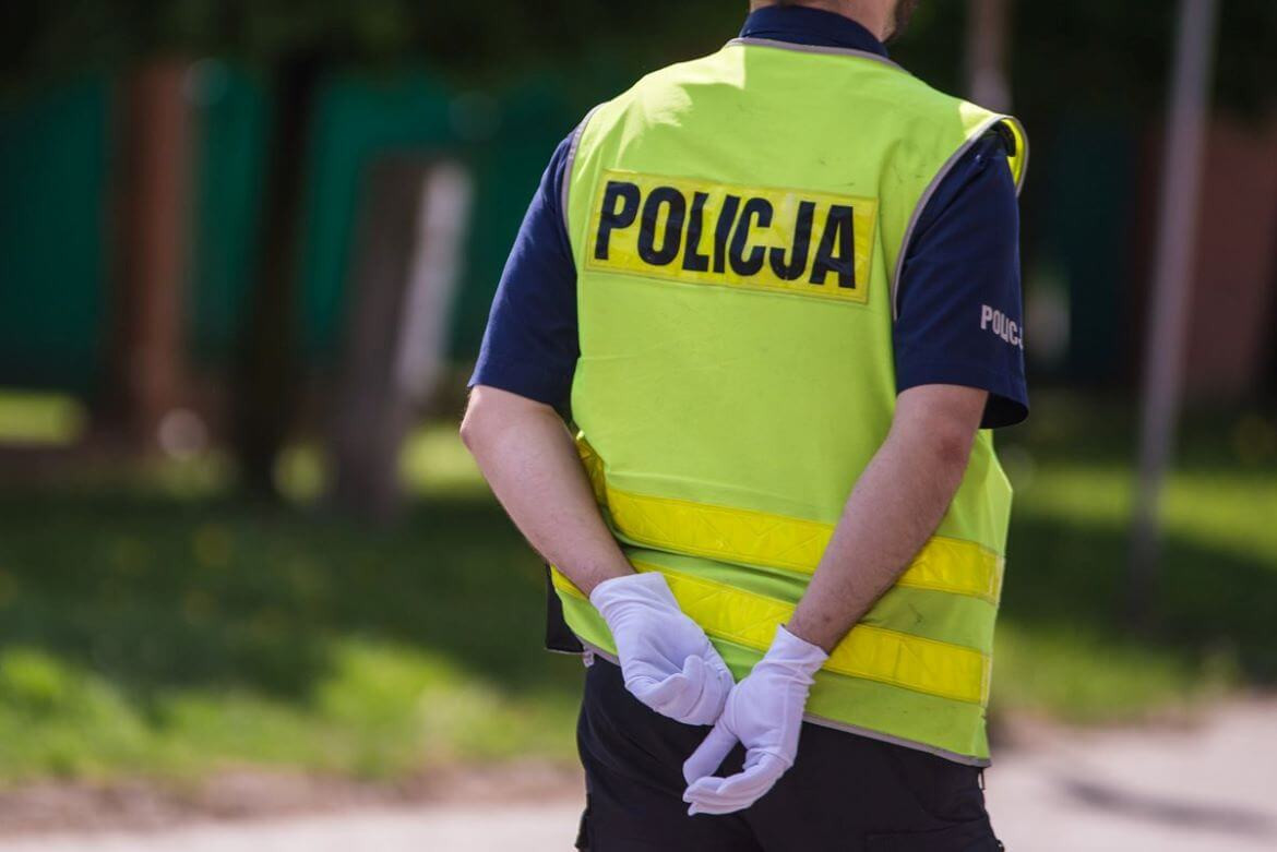 Policjant kierujący ruchem - jak czytać jego gesty i sygnały?