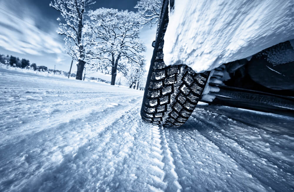 Jak vybrat zimní pneumatiky a jezdit bezpečně?