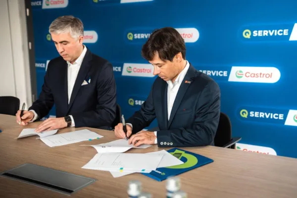 Podpisanie umowy Inter Cars i Castrol / Signing the deal Inter Cars and Castrol