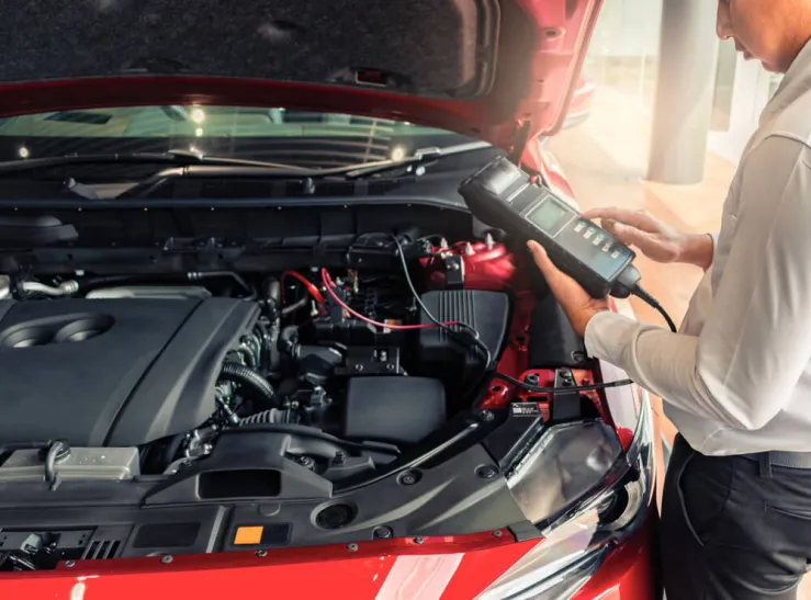 Sprawdzanie napięcia akumulatora