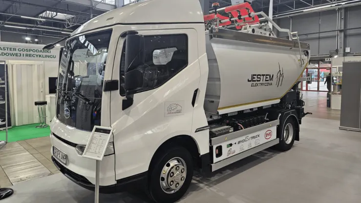 BYD ETM6 z zabudową typu śmieciarka