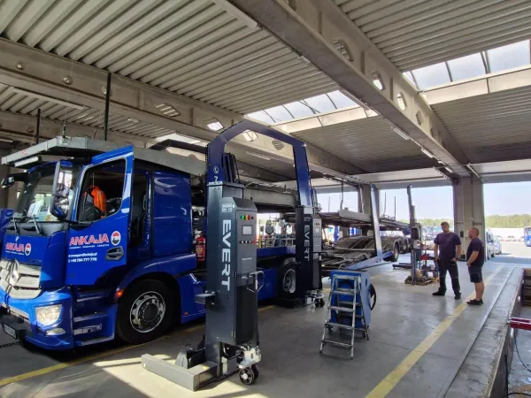EVERTHDM84 mobile column lifts