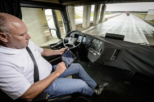 Futurystyczny Mercedes