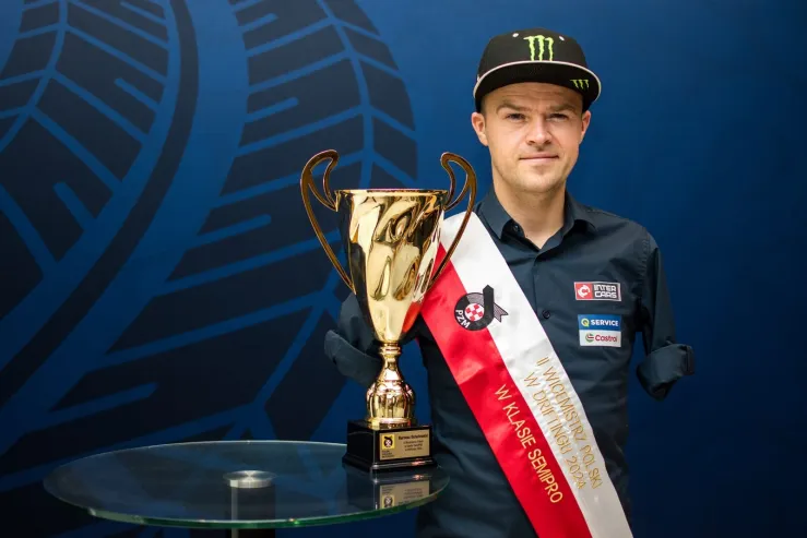 Bartosz Ostałowski odebrał trofeum dla II Driftingowego Wicemistrza Polski