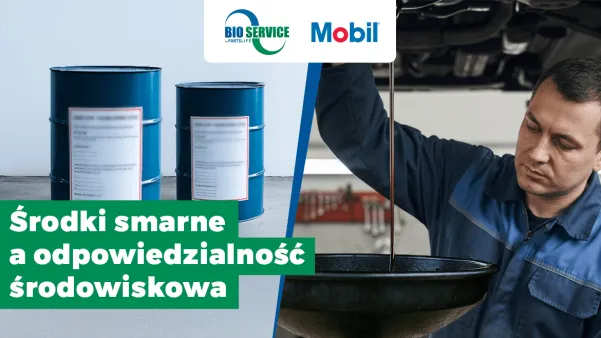 Dwa niebieskie bębny z olejem oraz pracownik nalewający olej do miski.