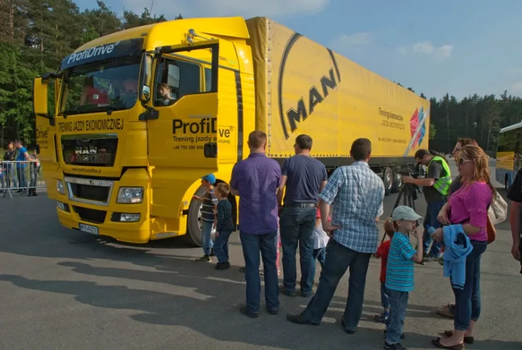 MAN- „Bezpieczna Szkoła przy Drodze”