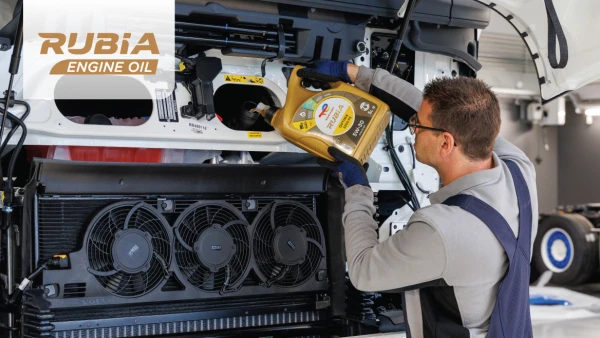 Mechanik wlewa olej Rubia do ciężarówki