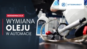 Mechanik przeprowadzjący wymianę olje w skrzyni biegów