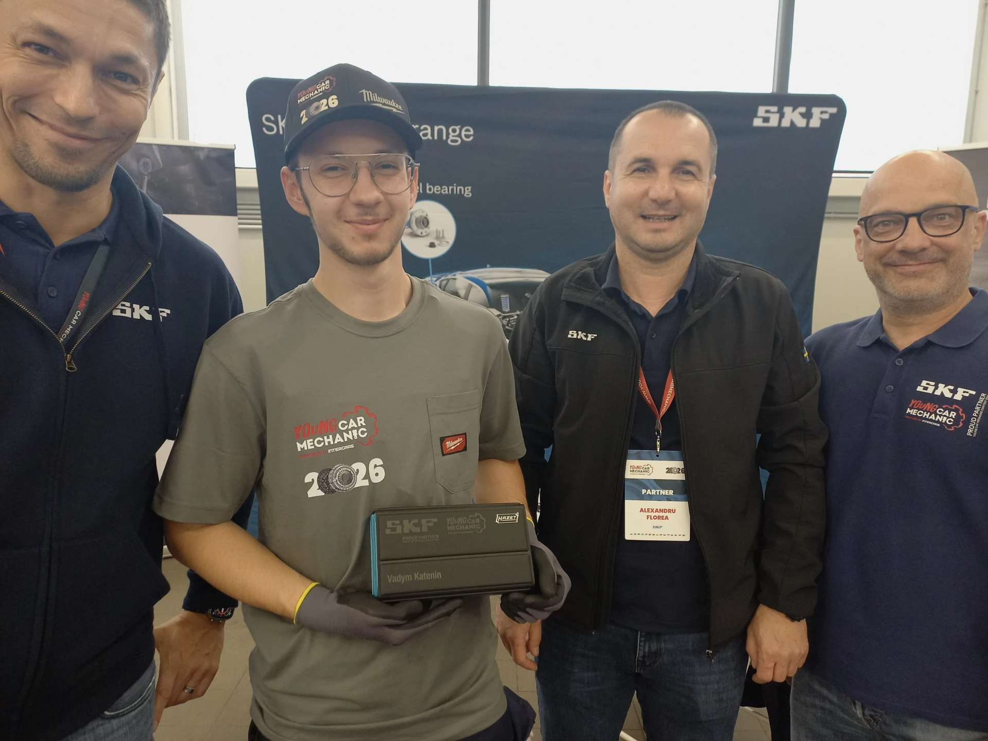 Учасники заходу SKF Young Car Mechanic