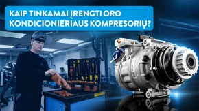 Technikas, dirbantis su oro kondicionieriaus kompresoriumi su įrankiais dirbtuvėse.