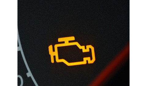 Upaljena lampica motora „check engine“ – Što poduzeti?