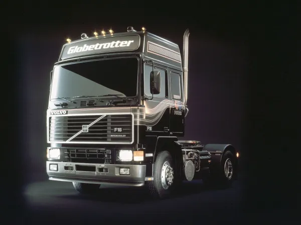 Volvo F16 ma 30 lat