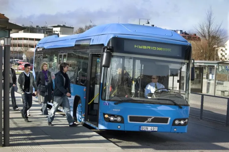 Hybrydowe autobusy dla polskich miast