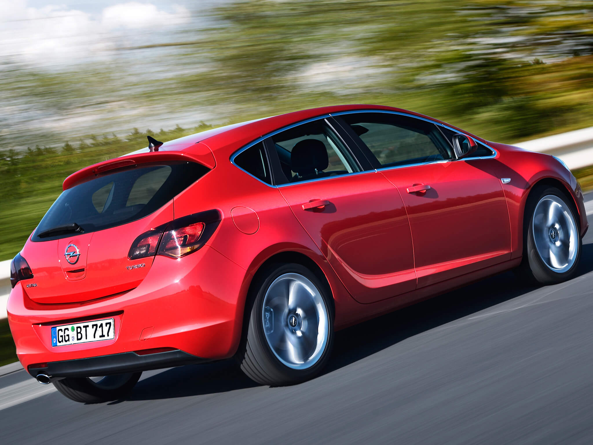Opel – plan serwisowy, oleje i płyny eksploatacyjne