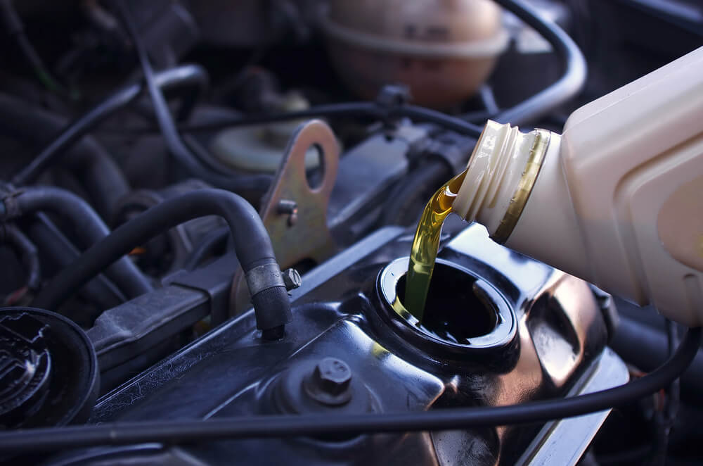 Cum se alege uleiul de motor și cum se completează nivelul acestuia?