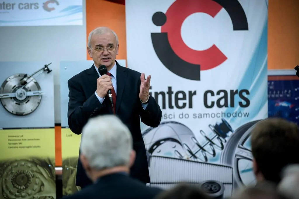 Witold Kmieciak - członek Zarządu Inter Cars S.A. podczas konferencji