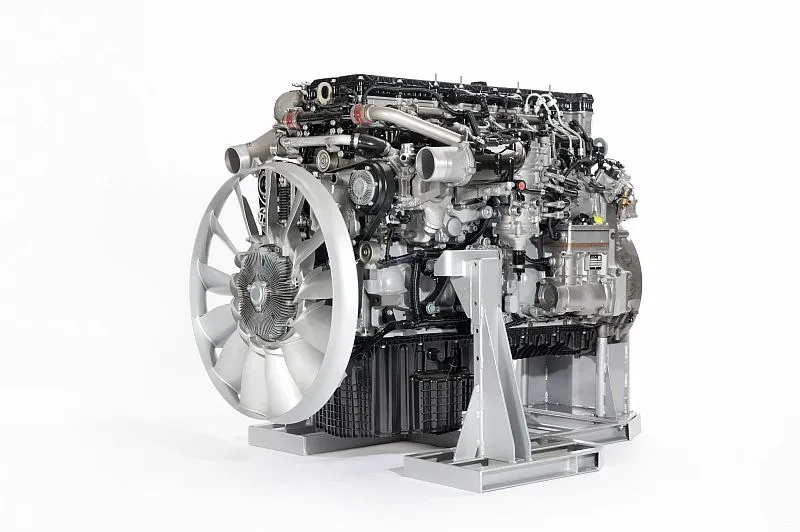 Mercedes-Benz jako pierwszy wprowadził do produkcji rodzinę 6-cylindrowych silników Euro VI heavy duty. Są to: silnik OM 471 (pojemność skok. 12,8 l, moc maks. od 421 do 510 KM oraz silnik OM 470 (pojemność skok. 10,7 l i moc maks. od 326 do 428 KM).