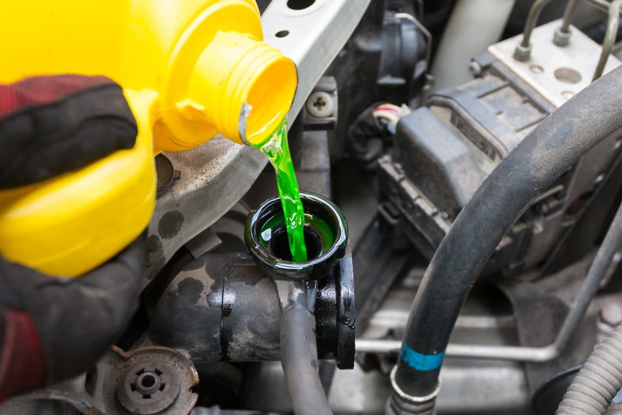 Šta trebate znati prilikom dodavanja rashladne tekućine u automobil?