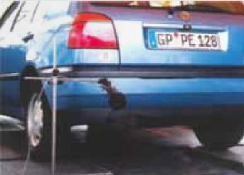 Pomiar natężenia emitowanych dźwięków, na hamowni podwoziowej. (Źródło: J. Eberspácher GmbH & Co)