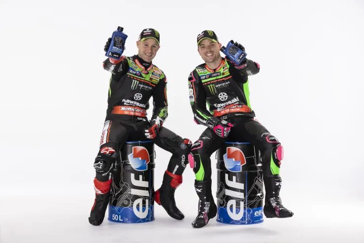 Motocykliści i olej ELF
