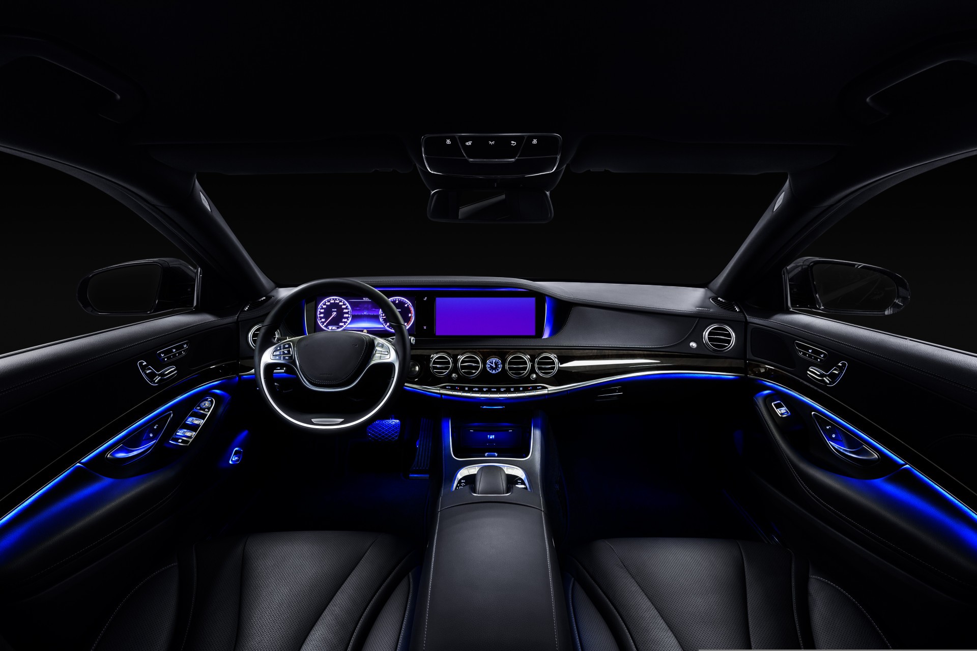 Dodatkowe oświetlenie kabiny samochodu – czemu warto je rozważyć?