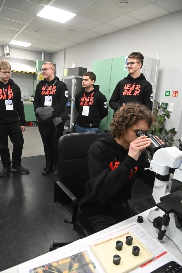 Stypendyści Programu Akcelerator w Laboratorium Intermeko Europe